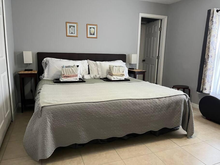 Debbie'S 3-Bedroom Apartment In A Duplex Cape Coral Exterior photo