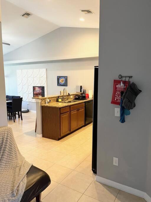 Debbie'S 3-Bedroom Apartment In A Duplex Cape Coral Exterior photo